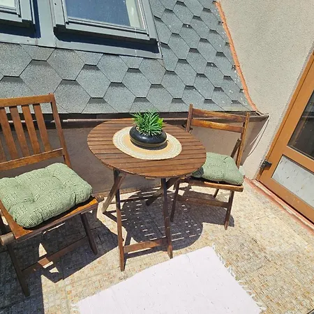 уютно студио до центъра на Apartman